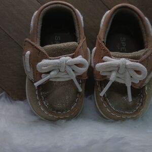 New Sperry Tan and Gold Moccasins Kids Boat with  Nautical Design NWOT Sz 1m